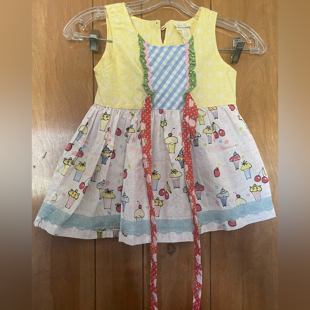 Matilda Jane size 6 | Precious little girl Colorful Cupcake Print flowy top |